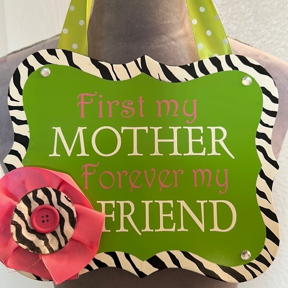 Home goods Home Decor. Hanging wall decor Kelly Green W bow& logo message. - Picture 3 of 5